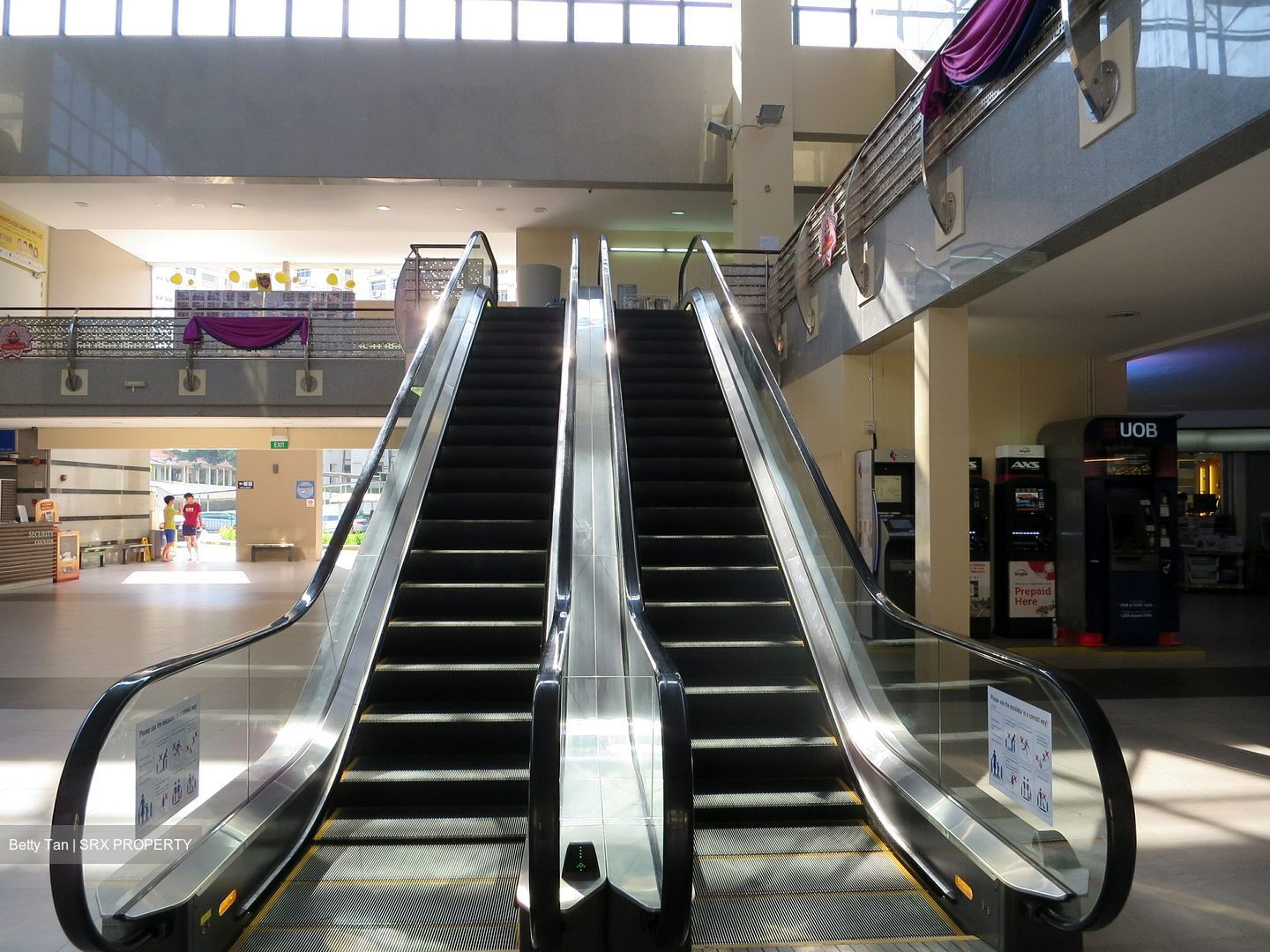 Elias Mall (D18), Retail #547591591
